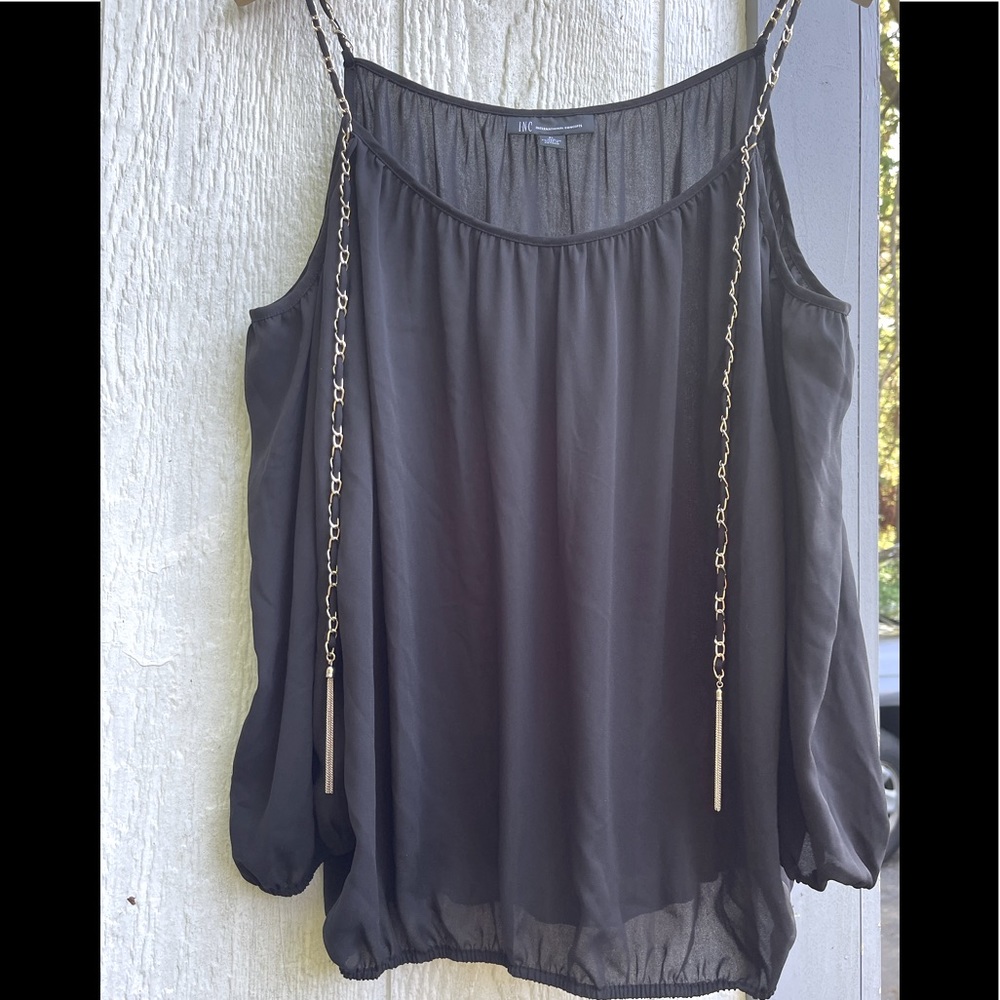 Chain shoulder top